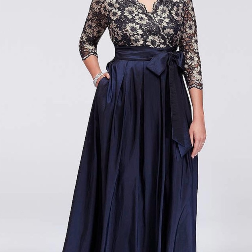 Elegant Navy Lace Long Sleeve Dress